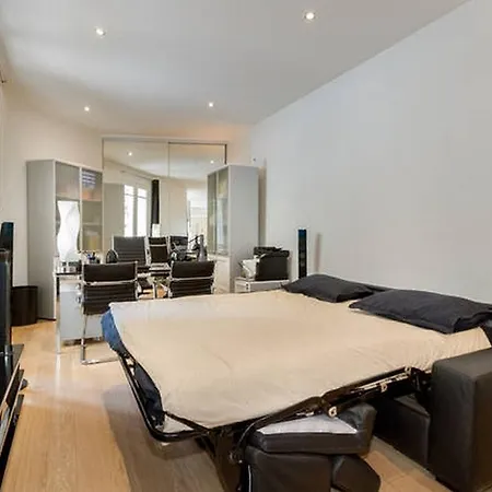 Luxury Flat With Patio Garden