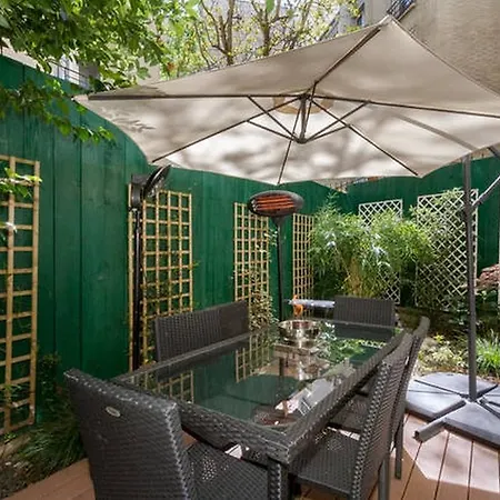 Luxury Flat With Patio Garden Apartment