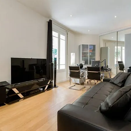 Apartment Luxury Flat With Patio Garden