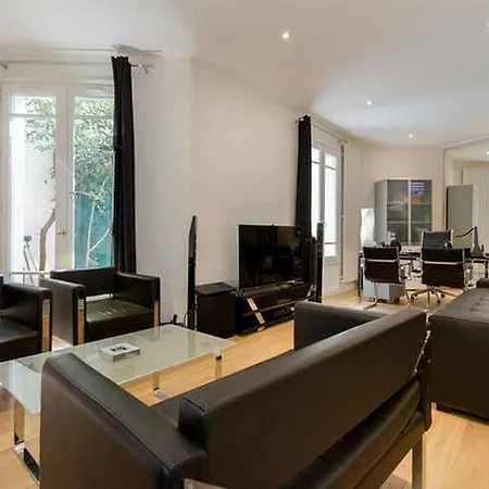 Luxury Flat With Patio Garden Paris
