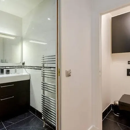 Apartment Luxury Flat With Patio Garden Paris
