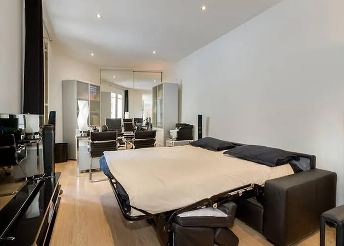 Luxury Flat With Patio Garden