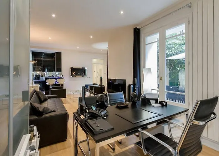 Luxury Flat With Patio Garden Appartement *