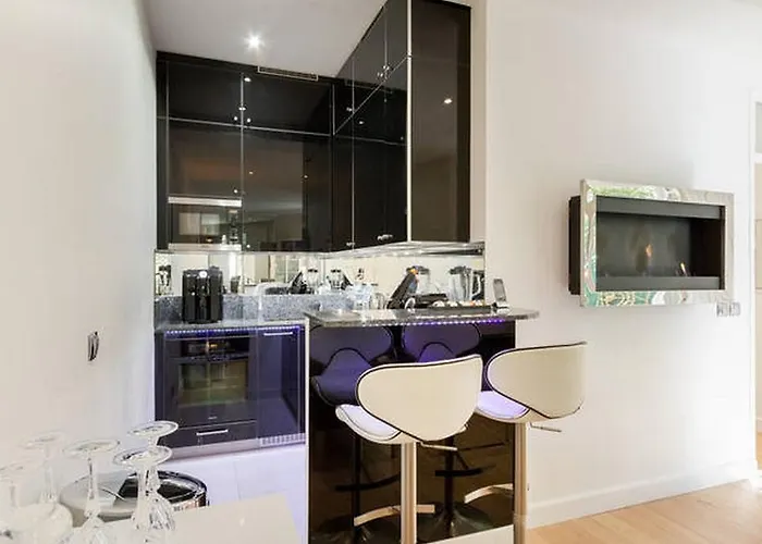 Appartement Luxury Flat With Patio Garden