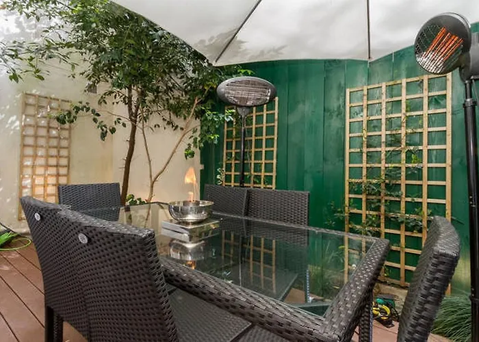 Luxury Flat With Patio Garden *