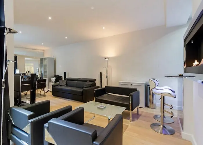 Luxury Flat With Patio Garden Appartement *