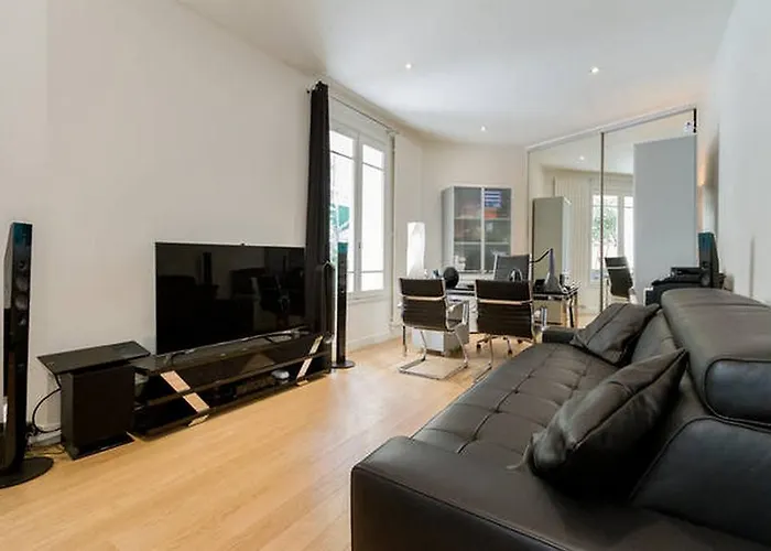 Appartement Luxury Flat With Patio Garden