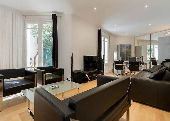 Luxury Flat With Patio Garden Paris