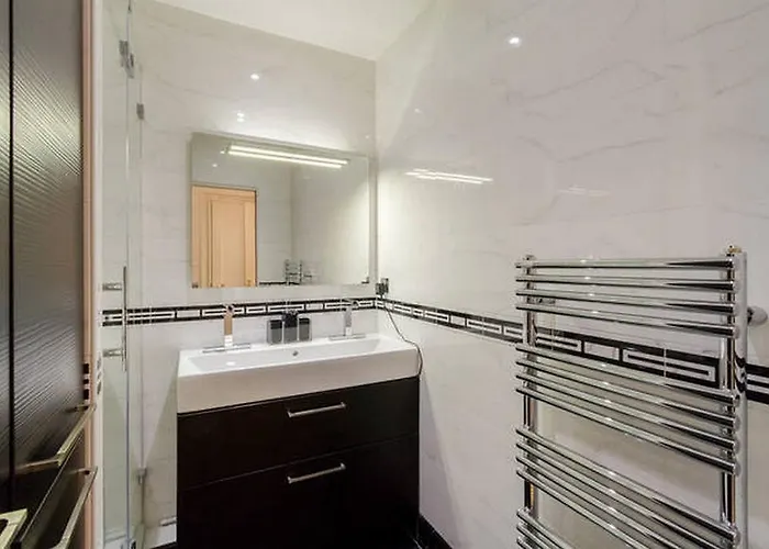 Luxury Flat With Patio Garden *