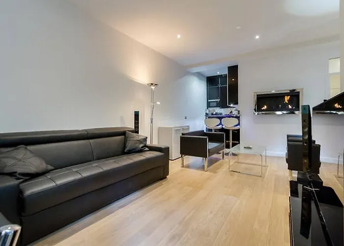 Luxury Flat With Patio Garden