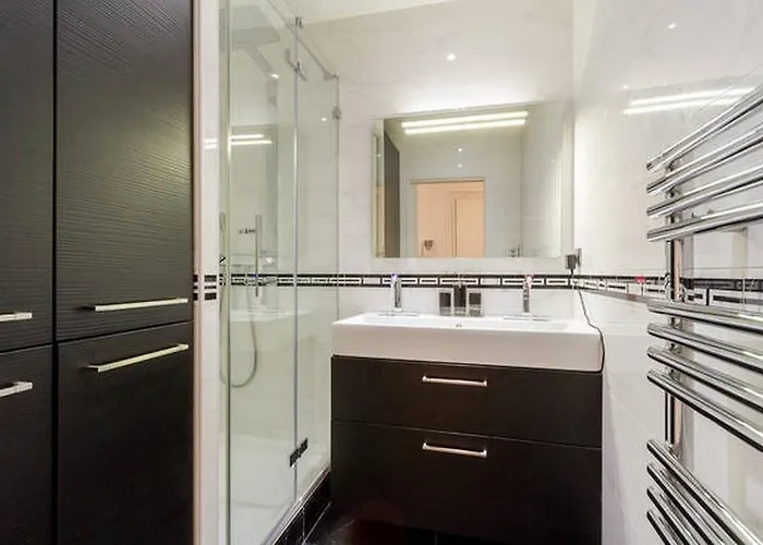 Luxury Flat With Patio Garden Appartement *