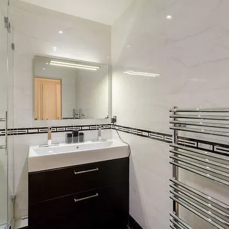 Luxury Flat With Patio Garden *